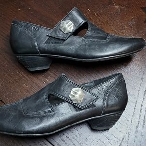 ***CLEARANCE SALE ***Josef Seilbel heels